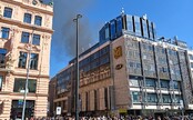 AKTUÁLNĚ: Poblíž Václavského náměstí vzplanula lepenka na střeše, Jindřišská ulice je uzavřená