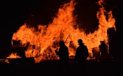 AKTUÁLNĚ: Populární kanadské město se ocitlo v plamenech. V ohrožení je i ropovod 