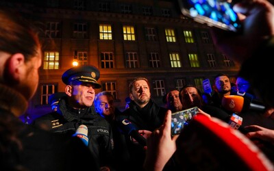 AKTUÁLNE: Strelec z Prahy mohol vraždiť už v minulosti, tvrdí polícia. V škole našli obrovský arzenál zbraní