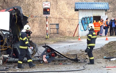 AKTUÁLNE: V Bratislave došlo k hrozivej zrážke vlaku a človeka. Osoba utrpela devastačné poranenia