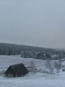 AKTUÁLNĚ: V Krkonoších napadl první sníh. Podle meteorologů nějakou dobu vydrží