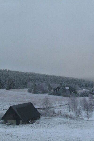 AKTUÁLNĚ: V Krkonoších napadl první sníh. Podle meteorologů nějakou dobu vydrží