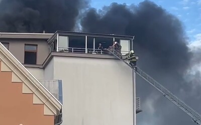 AKTUÁLNE: V Piešťanoch horí známy hotel. Hasiči zachraňujú návštevníkov