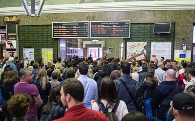 AKTUÁLNE: Vlaky pri Bratislave majú veľké meškania. Niektorí cestujúci čakajú už viac ako hodinu 