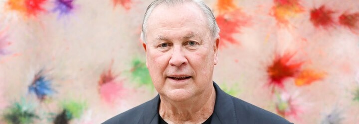 AKTUÁLNE: Vo veku 83 rokov zomrel známy režisér Robert Wilson. Jeho inscenácie si mohol vidieť v SND či v Prahe