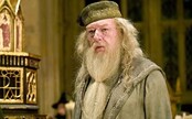 AKTUÁLNE: Zomrel legendárny herec z Harryho Pottera, ktorý stvárnil Dumbledora. Michael Gambon sa dožil 82 rokov