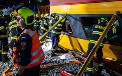 AKTUÁLNE: Zrážku Regio Jetu s nákladným vlakom neprežili najmenej štyria ľudia. Vlak smeroval z Prahy do Košíc