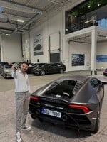 Adam Kajumi si na lambo půjčil u Home Creditu. „Je to symbol navoněné bídy,“ říká Rychlíková