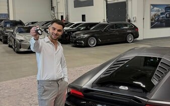 Adam Kajumi si na lambo půjčil u Home Creditu. „Je to symbol navoněné bídy,“ říká Rychlíková