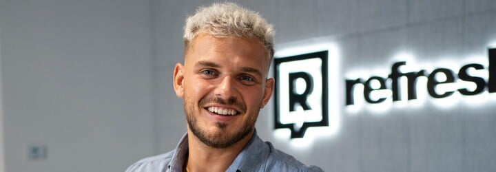 Adam Štrba skončil v centre Bratislavy doráňaný. Útočníka natočil na video