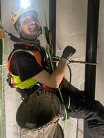 Adam pracuje na veterných vežiach v Nemecku: Aj slabý vietor vie spôsobiť veľké komplikácie, vedieme kočovný život (Rozhovor)