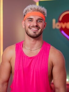 Adam z Love Islandu: Alagia bola moja favoritka asi tak jeden deň. Verím, že ma už ľudia nebudú vnímať len ako šaša (Rozhovor)