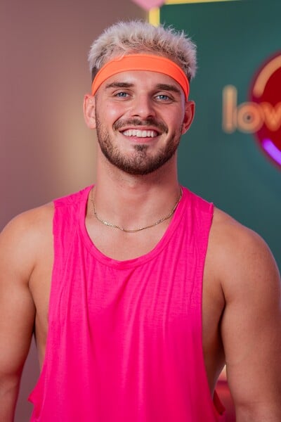 Adam z Love Islandu: Alagia bola moja favoritka asi tak jeden deň. Verím, že ma už ľudia nebudú vnímať len ako šaša (Rozhovor)