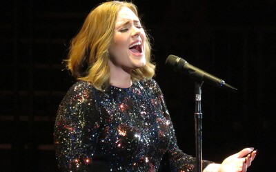 Adele požiadala Spotify o odstránenie shuffle tlačidla. Platforma jej sčasti vyhovela