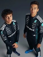 Adidas a Mercedes predstavili novú kolekciu oblečenia pre jazdcov F1. Ich kúsky môžeš nosiť aj ty