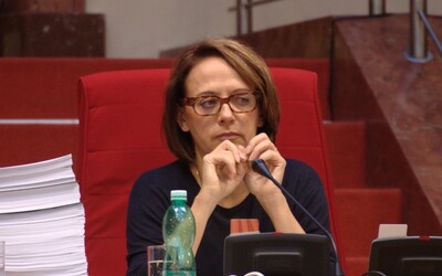 Adriana Krnáčová napsala detektivku, ve které nesmlouvavý primátor zápolí s úplatnými politiky