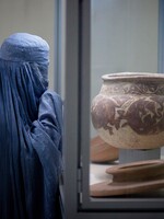 Afghánistán, rodu mužského. Práva tamních žen zažívají středověk
