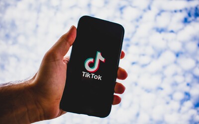 Agentura nabízí 100 dolarů na hodinu za scrollování TikTokem
