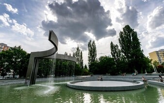 Agresívny muž mával mačetou v bratislavskom parku. Bol od krvi a okoloidúcim sa vyhrážal zabitím