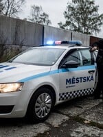 Agresor v Ostravě napadl těhotnou ženu pěstmi a kopanci přímo na zastávce