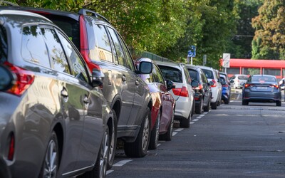 Ak máš veľké auto, v centre nebudeš môcť parkovať. Mnohé slovenské mestá zakročia proti SUV-čkám