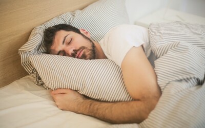 Ako si zlepšiť spánok v 8 lekciách. Petr Ludwig, Brain We Are a ďalší odborníci radia, ako na biohacking a cirkadiánny rytmus