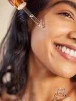 Ako správne zaradiť retinol do skincare rutiny? Zázračnú látku proti starnutiu nepoužívaj pred lamináciou obočia, môžeš si ublížiť