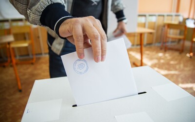 Ako voliť zo zahraničia alebo mimo trvalého bydliska na Slovensku? Podanie žiadosti trvá menej ako 3 minúty