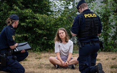 Aktivistka Greta Thunberg ide pred súd. Švédska prokuratúra ju obžalovala z nepočúvania pokynov polície