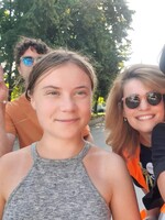 Aktivistka Greta Thunberg je v Bratislave. Zúčastnila sa na pochode za slobodu a demokraciu