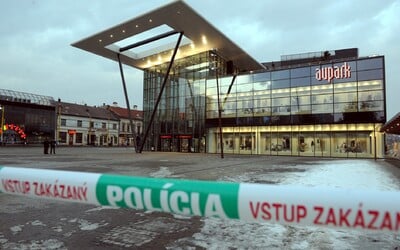 Aktualizované: V Košiciach evakuovali Aupark, v budove odpadol starší muž. Koronavírus nepotvrdili