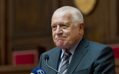 Aktualizováno: Václav Klaus přijel do nemocnice navštívit Zemana