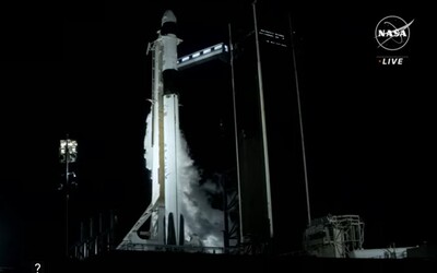 Aktuálně: Od Země se odlepila raketa SpaceX: čtyři astronauti vyletěli do vesmíru splnit svou misi