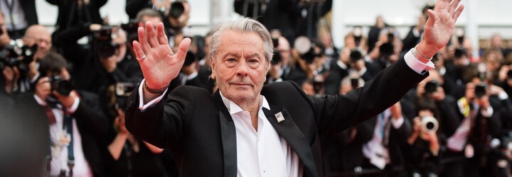 Alain Delon chtěl, aby jeho psa po jeho smrti utratili. Rodina řekla, co se s mazlíčkem stane