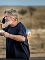 Alec Baldwin má PTSD. Tragická nehoda při natáčení snímku Rust jej traumatizovala