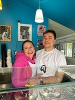 Alenka a Miro si otvorili zmrzlináreň v Šarišských Michaľanoch. Málokto príde na jeden kopček (Reportáž)