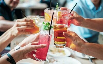 Alkohol je nejškodlivější drogou pro společnost, zjistila australská studie