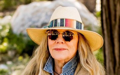 Američan zastřelil ženu, protože měla v obchodě vyvěšenou duhovou vlajku