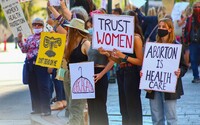 Američanka sdílela svůj 19denní potrat na TikToku. Nebyla jí poskytnuta pomoc kvůli tamní legislativě