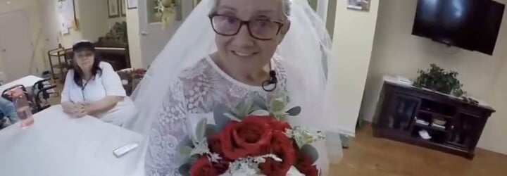 Američanka se v 77 letech dočkala vysněné svatby. Vzala si sama sebe