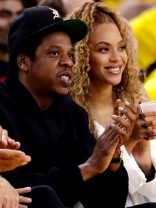 Americká speváčka nazvala v diskusnej relácii Jay-Z-ho a Beyoncé monštrami. Moderátor sa manželskému páru ospravedlnil