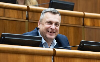 Andrej Danko môže kandidovať za prezidenta. Odovzdal už 20-tisíc podpisov