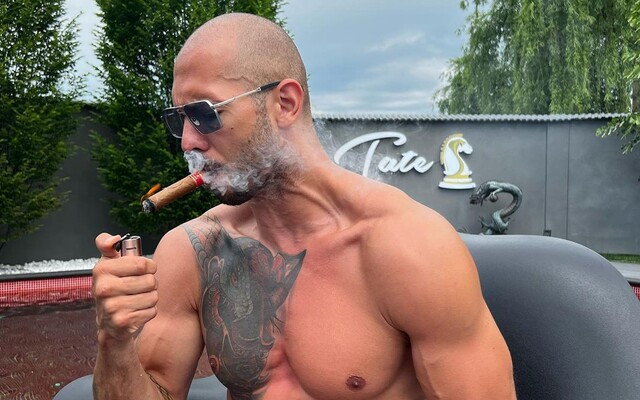 Andrew Tate šíri sexistické reči, ktoré raz môžu prerásť do násilia na ženách, hodnotí expertka kontroverzného kickboxera