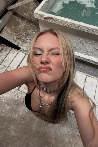 Annet X ohlásila nový album BBYGIRL. Prvú skladbu z neho si môžeš vypočuť už teraz