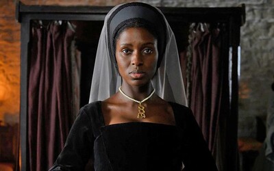 Annu Boleynovú v minisérii stvárni černoška. Na výber herečky sa zniesla kritika
