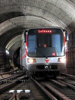 Anonym nahlásil bombu v pražském metru. Policisté prohledávají zastávky