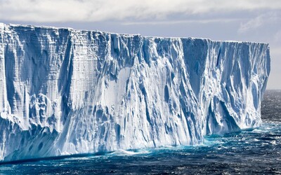 Antarktidě chybí led o velikosti Argentiny, vědecké týmy netuší proč