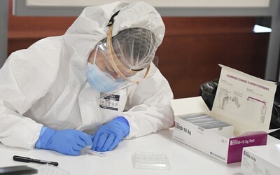 Antigénové testy v Harmanci ukázali 46 % pozitívnych prípadov, kontrolné PCR testy nula. Muselo ísť o anomáliu, hovoria odborníci