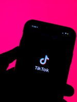 Aplikace TikTok představuje bezpečnostní hrozbu, varoval český Národní úřad pro kybernetickou a informační bezpečnost
