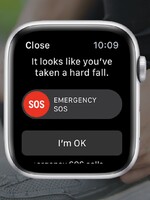 Apple Watch s technológiou detekcie pádu zachránili človeka. 78-ročného Američana v bezvedomí vďaka nim našli záchranári